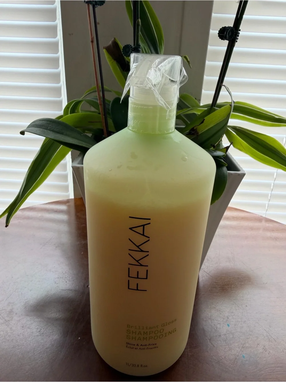 Brilliant Gloss Shampoo - Cream It's not used, I dropped it a little